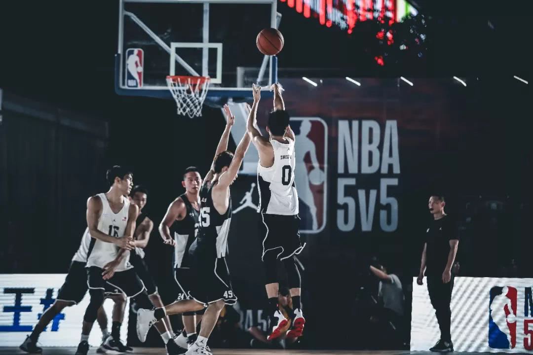 潮闻快食Champion推出金链设计!MMW曝光ALYX最新鞋款