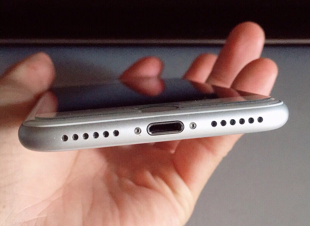 1700鍏冨乏鍙崇殑iphone,1700宸﹀彸鐨刬phone