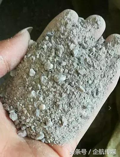 河砂太干净不好吗？坍落度150，振动棒一打就泌水！