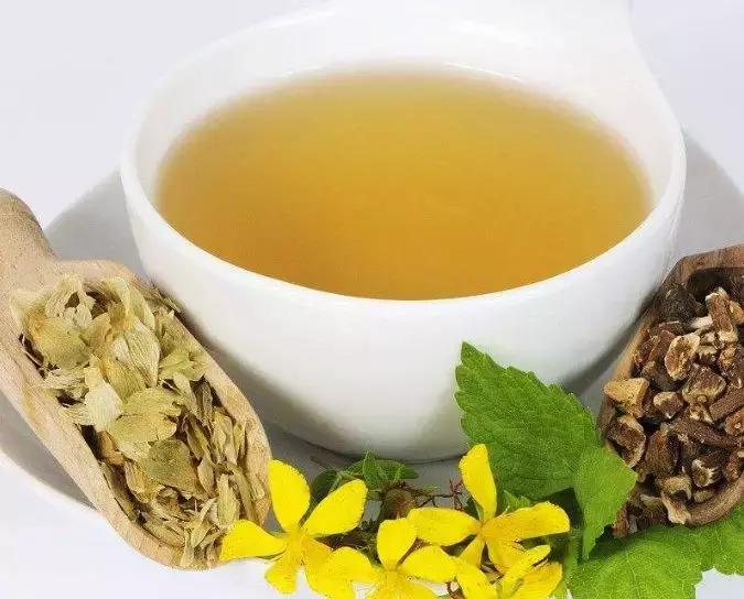 男子喝了碗凉茶，竟然喝出肾衰竭！千万要当心！