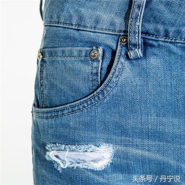 c罗的裤子是什么颜色的,c罗7号足球裤