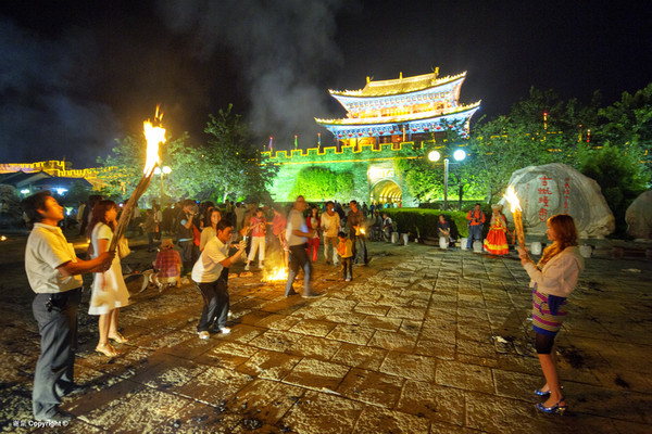 宁可错过世界杯也不要错过云南的火把节！