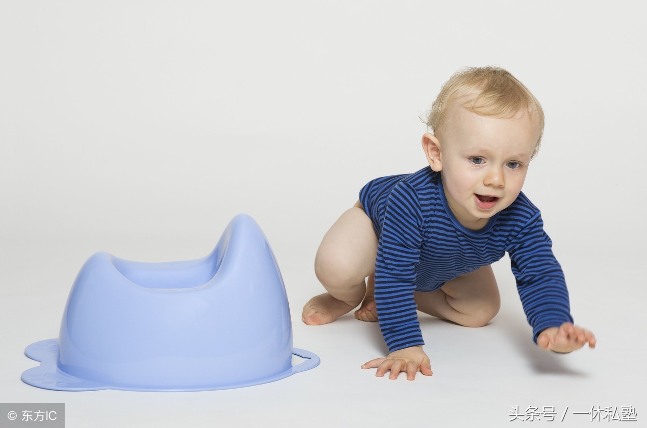 宝宝不会自己尿尿怎么办,宝宝不会蹲着大小便怎么训练