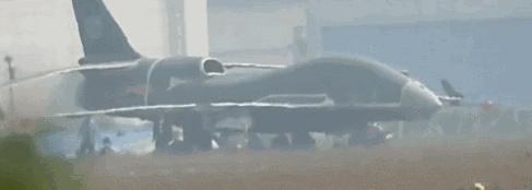 只有先进*器武**才能披三色编制袋！解放军现在还用哪些土法子？