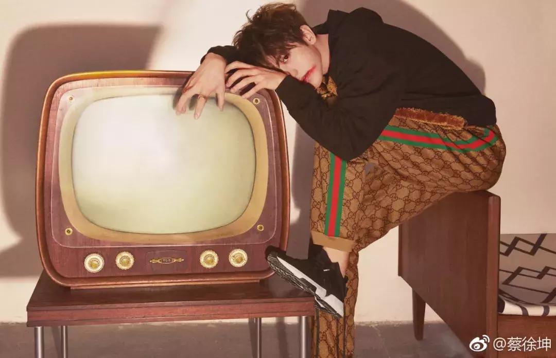 易烊千玺代言口红是哪一款,易烊千玺说送谢娜口红音频