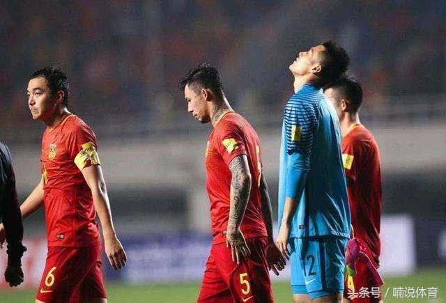 国足吐槽中国女足,中国女足秀腹肌白斩鸡