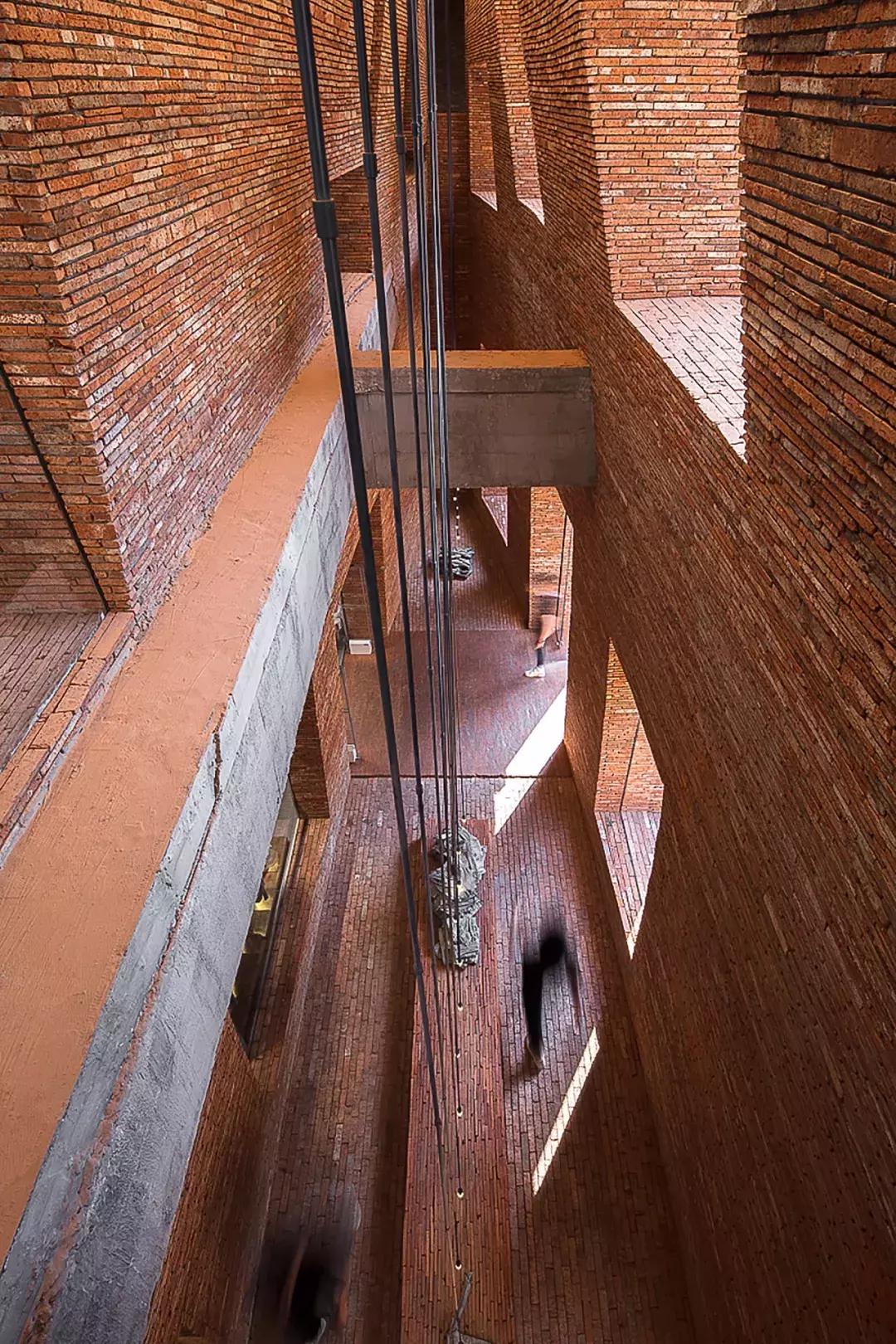 新作首发｜墟之峡谷.上海UR旗舰店！