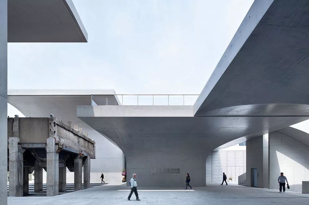 该不该去上海读大学,千万不要来香港读研