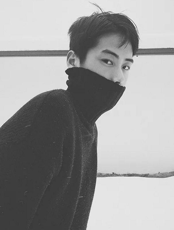 90后小伙一月省吃俭用,90后打工小伙每天都干啥