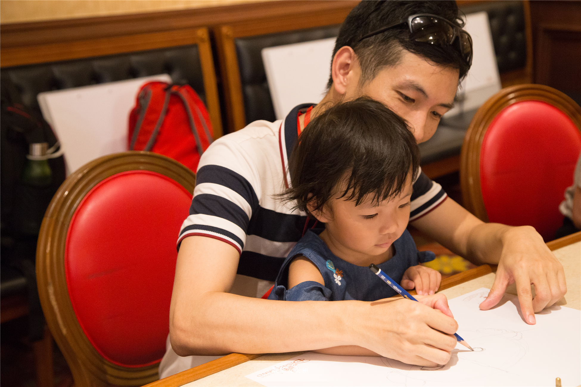 香港迪士尼门票深港联游,香港迪士尼2大1小亲子当日套票