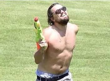 哇！LOL2018盛夏时光泳池派对惊现小李子莱昂纳多？！