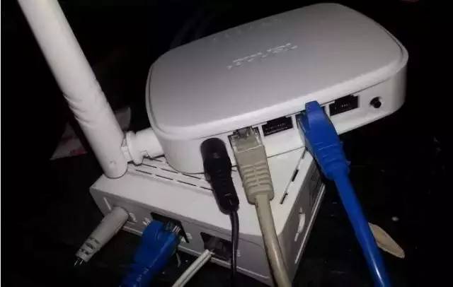 家里网速快但是下东西慢,卧室里网速太慢咋办