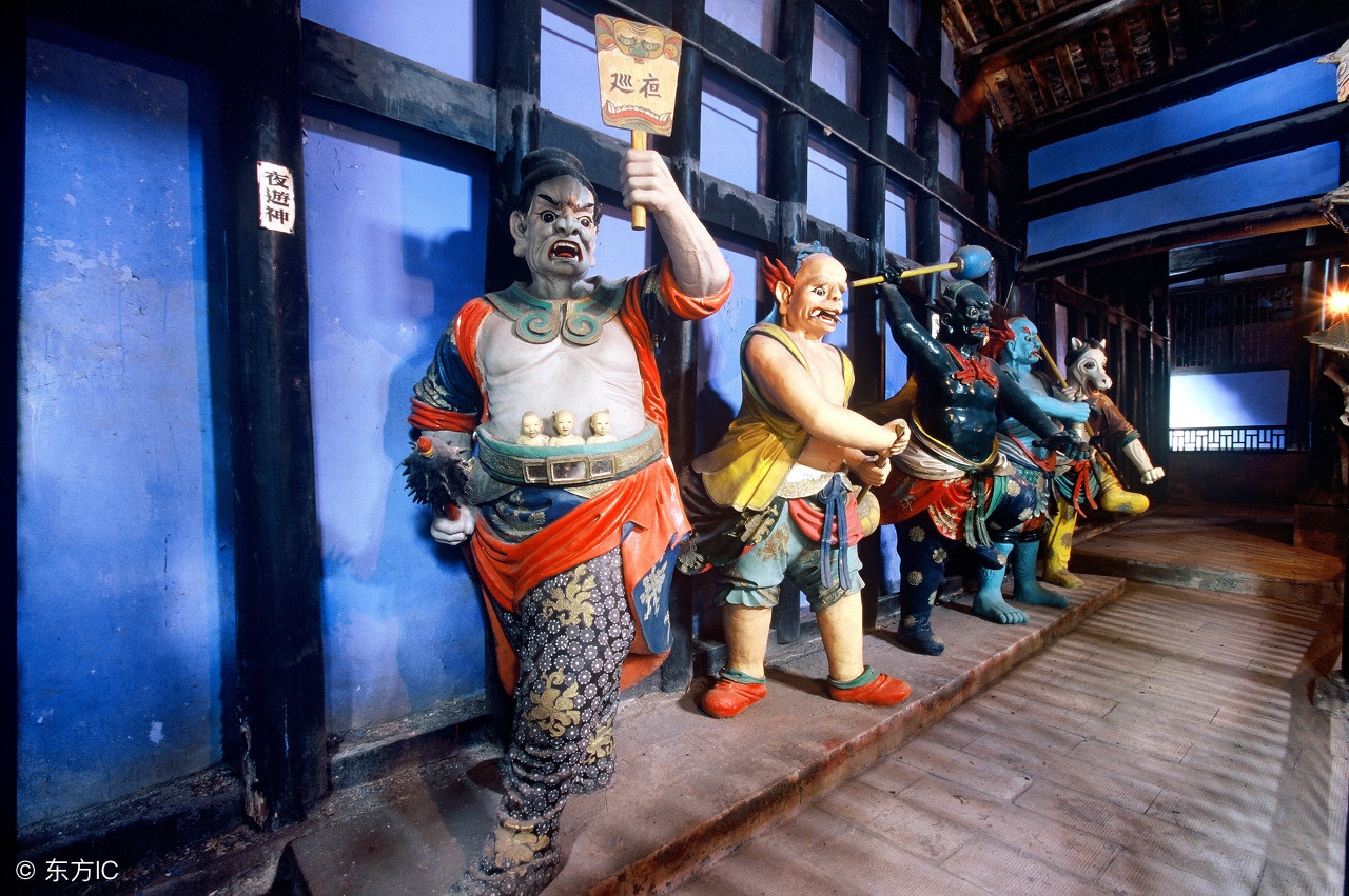 当地有个著名的丰都鬼城,鬼城阴曹地府探险