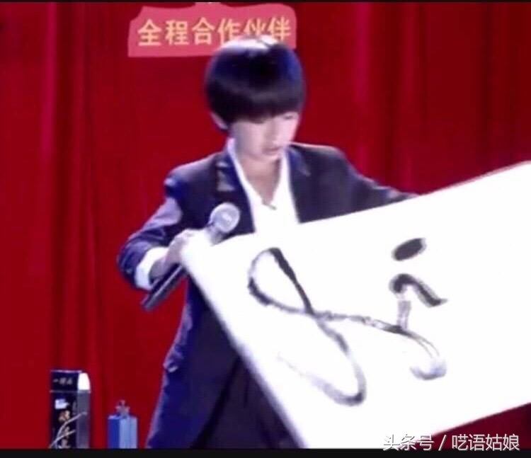 蔡徐坤轻轻一个吻,蔡徐坤王嘉尔勾肩搭背