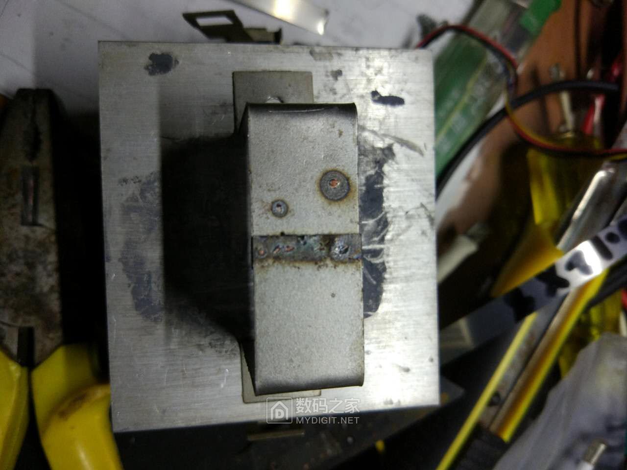 怎样拆微波炉变压器才能改点焊机,报废微波炉改点焊机