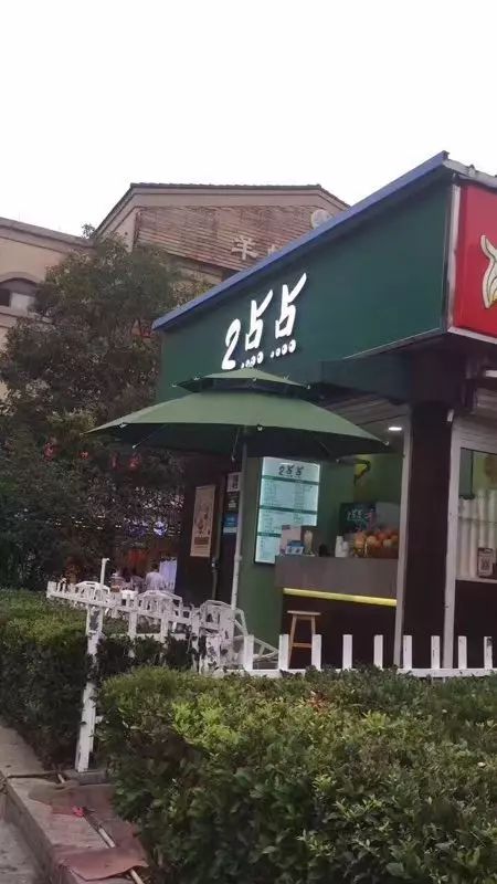 这次，国潮丢了中国的脸！国内第一家Supreme开业！专卖合法“山寨货”！