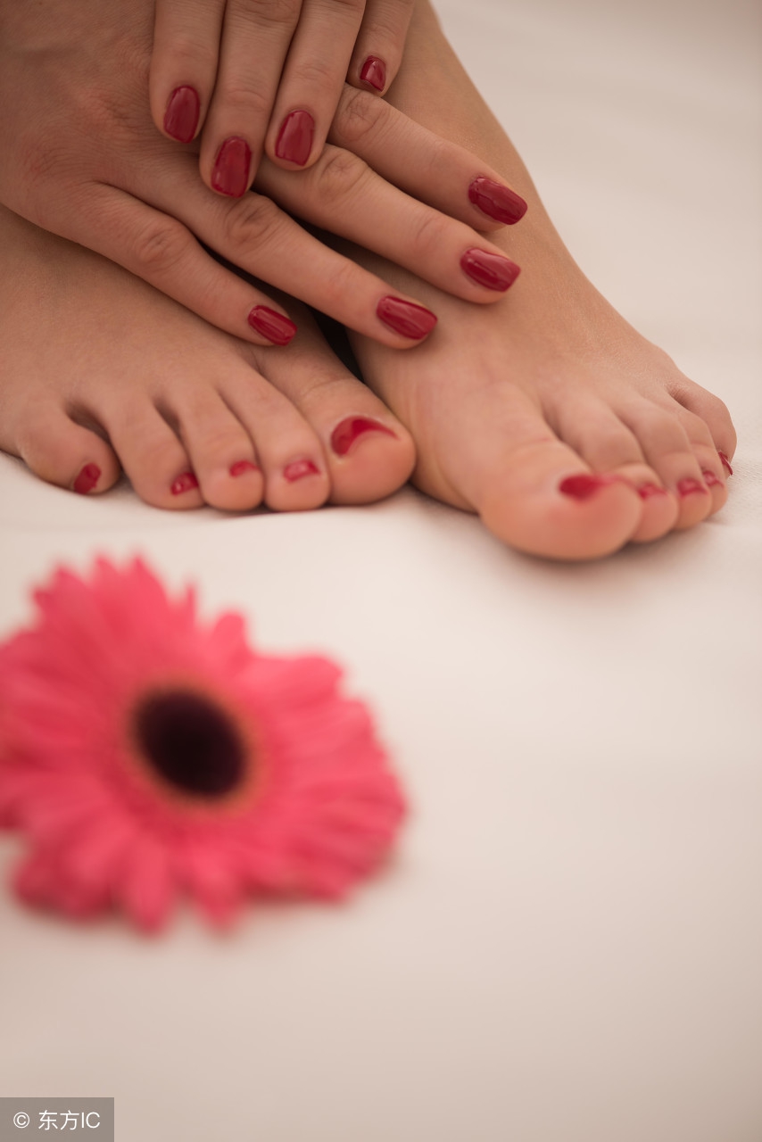 一年3次人工流产有什么影响吗,一年内自然流产3次是卵巢问题吗