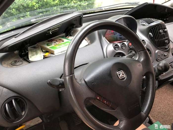 前排可以坐三个人的货车,众泰六座mpv