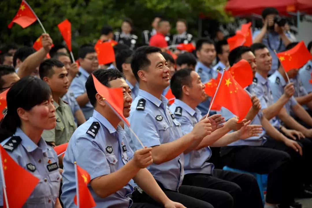 走进基层唱响警营带着真情传送关爱｜公安部“公安文化基层行”文艺小分队赴焦慰问演出