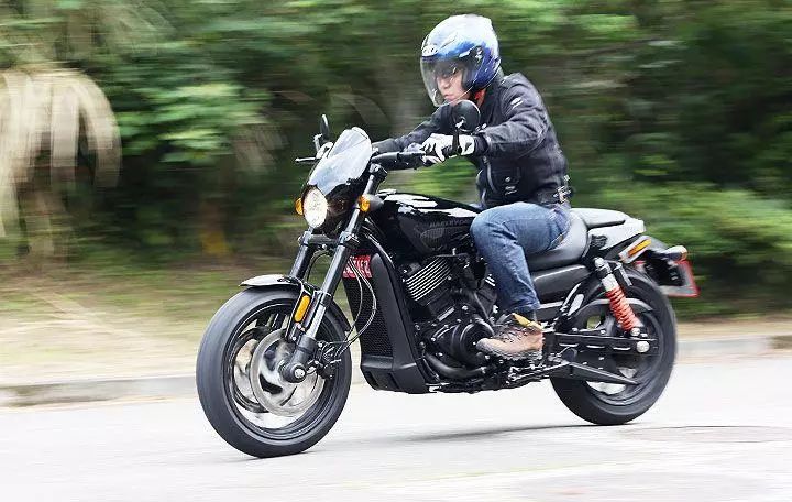 试驾2024款哈雷旗舰款,哈雷roadrod