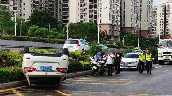 珠海汽车撞路人,珠海日产撞车事故