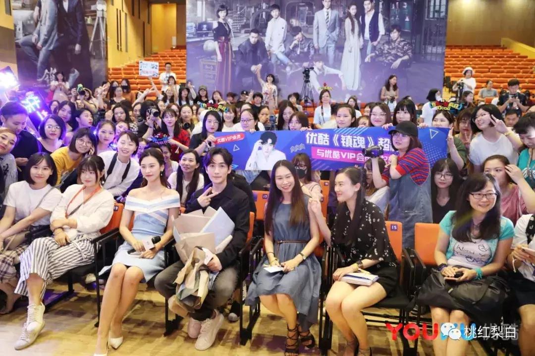 朱一龙自己采访自己尬聊,朱一龙自己尬聊