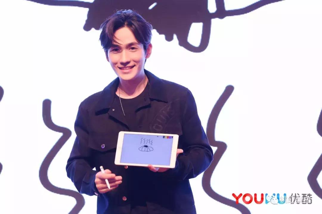 朱一龙尬聊视频,朱一龙自己尬聊