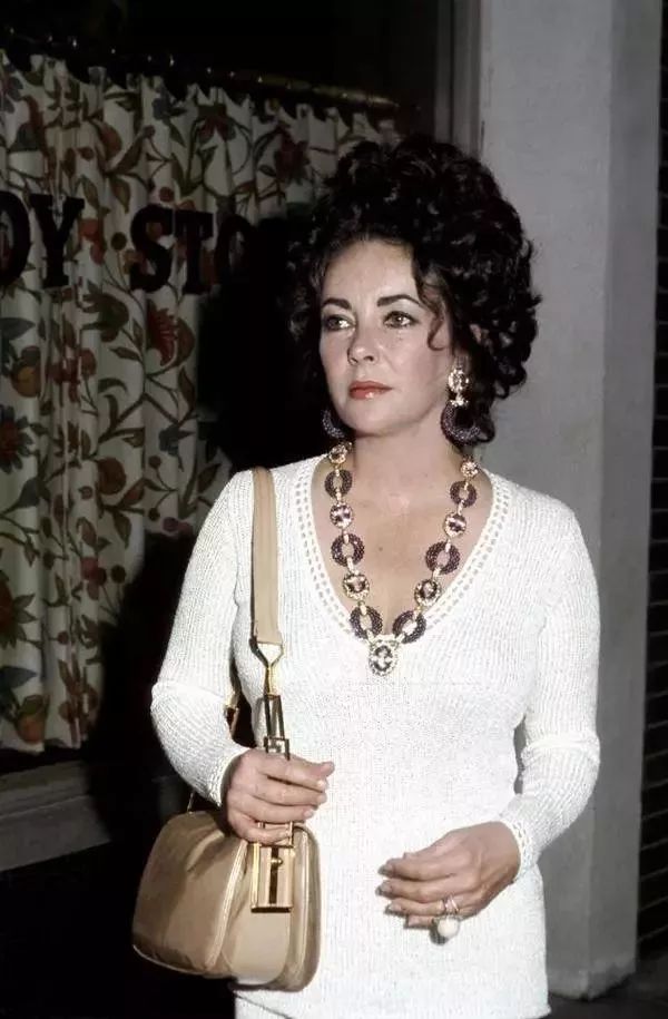 卡地亚为何比蒂芙尼贵,卡地亚tiffany哪个贵