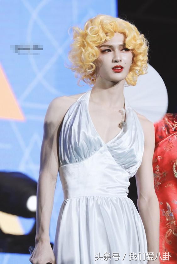 朱正廷蔡徐坤超甜对视害羞,朱正廷蔡徐坤高甜瞬间