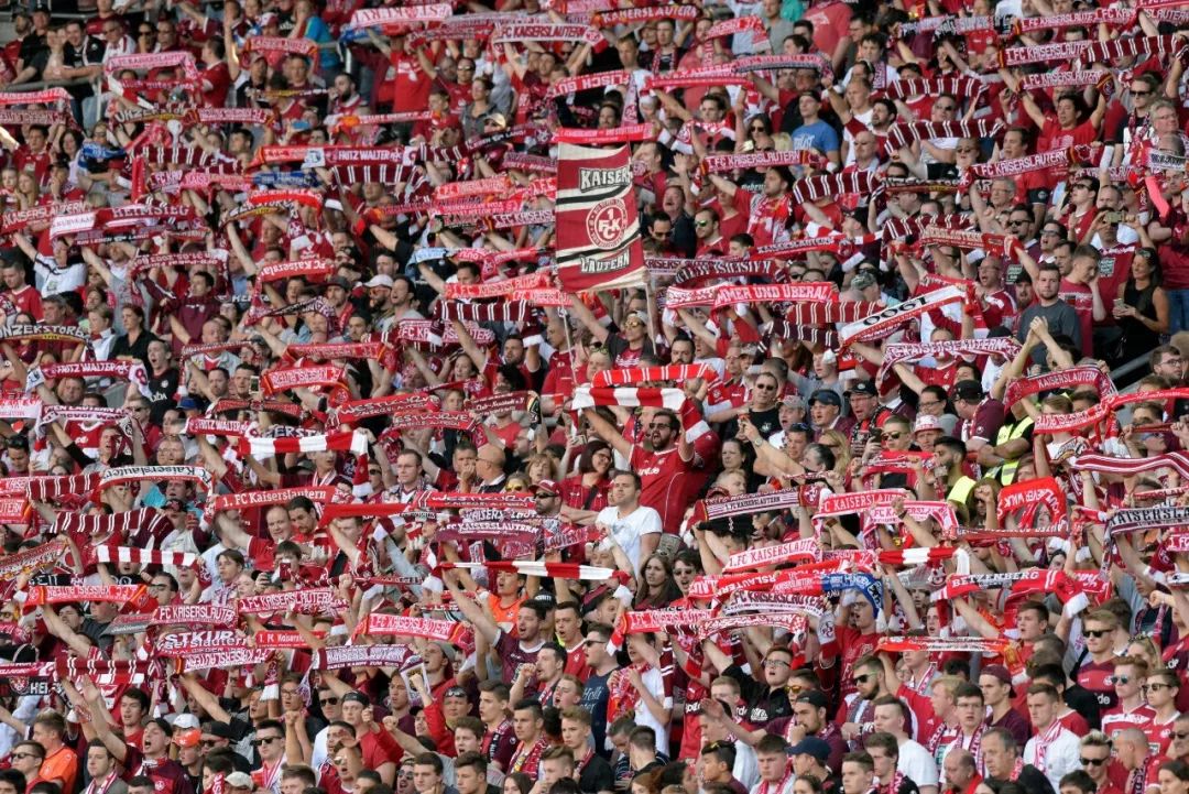 为什么一场丙级联赛能吸引4万球迷，你不看足球，所以你不知道