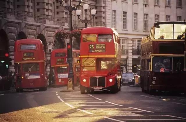 要多去旅行而非只是旅游,去旅行而不是旅游