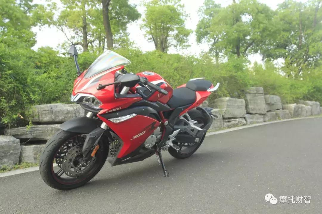 最新款隆鑫无极300rr,无极300rr19款和20款有什么区别吗