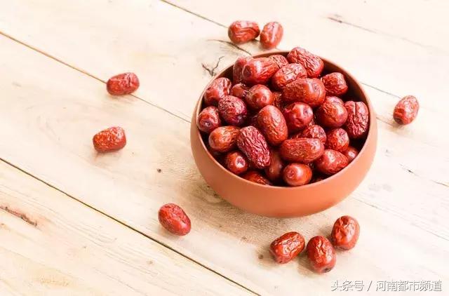 绿豆汤里放什么东西没那么寒,绿豆汤怎么熬才能消暑