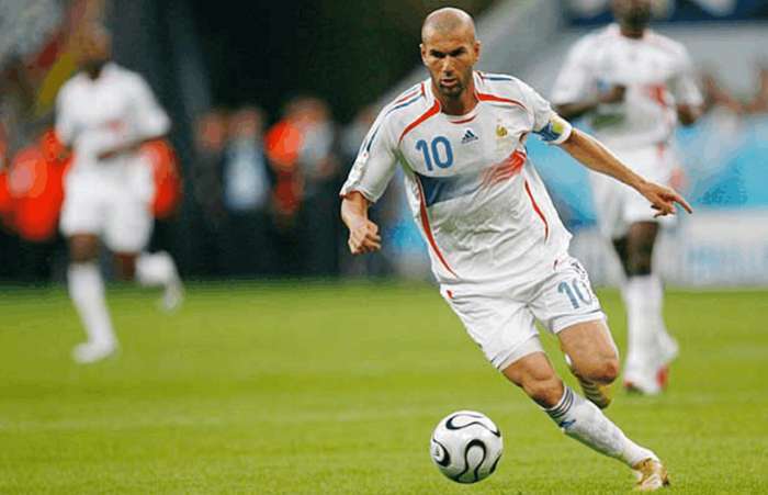 贝克汉姆十大变态进球圆月弯刀,球星的五个招牌进攻动作