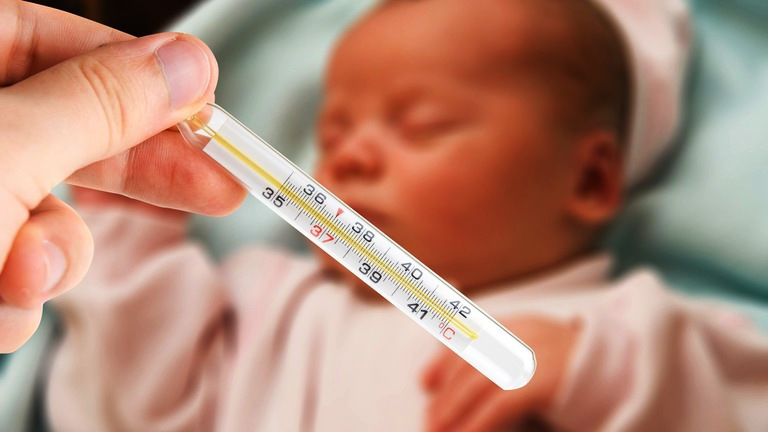 宝宝晚上低烧要冷敷还是热敷额头,发烧了敷额头是冷敷好还是热敷好