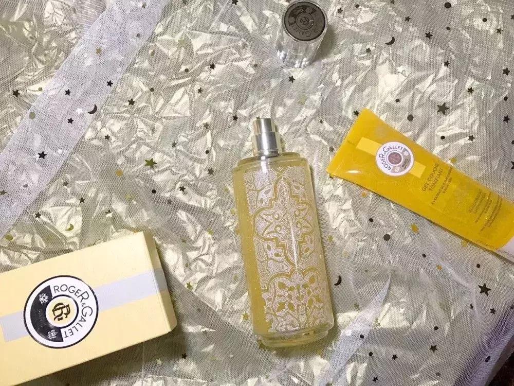 林允化妆品上万,林允戚薇网购