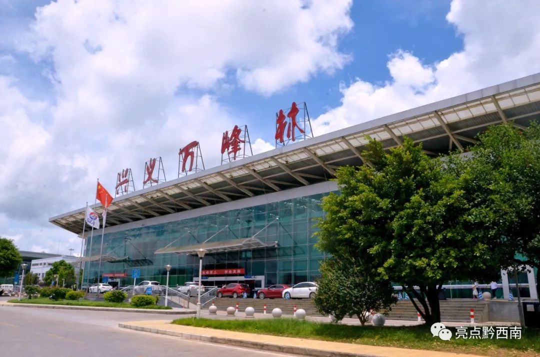 兴义万峰林飞机降落视频夜景,兴义万峰林机场飞机起飞视频