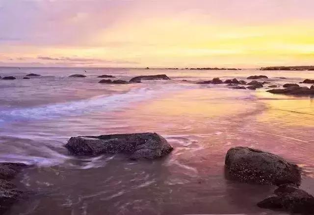 这座风光不输三亚的海滨小城,这座海边小城风光不输三亚