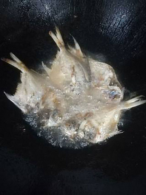 名贵鲳鱼家常做法,香酥鲳鱼最正宗的做法