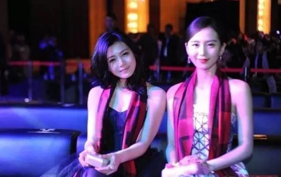 脸大脖子粗短适合什么发型,脸大脖子粗怎么穿高领