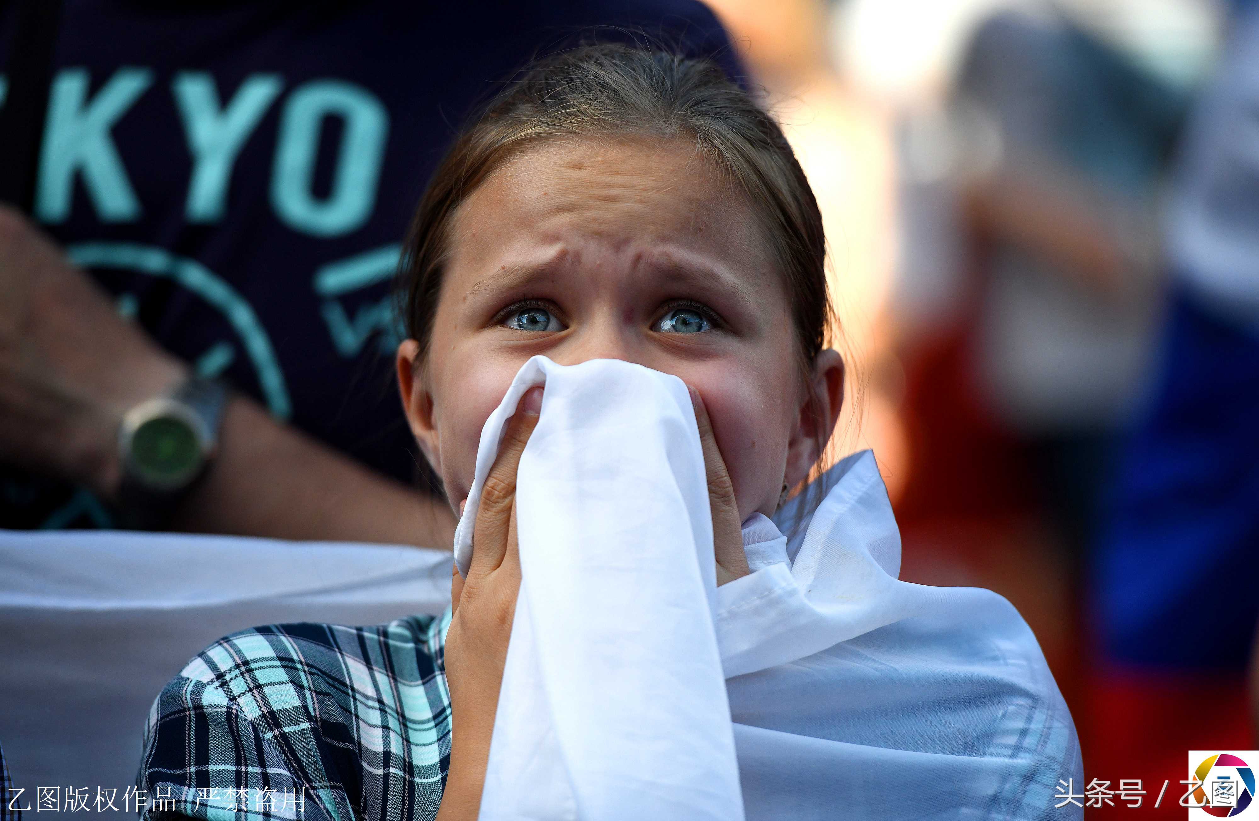 阅读量超6亿，用镜头救了140个困难家庭，从记者到自媒体网红咋炼