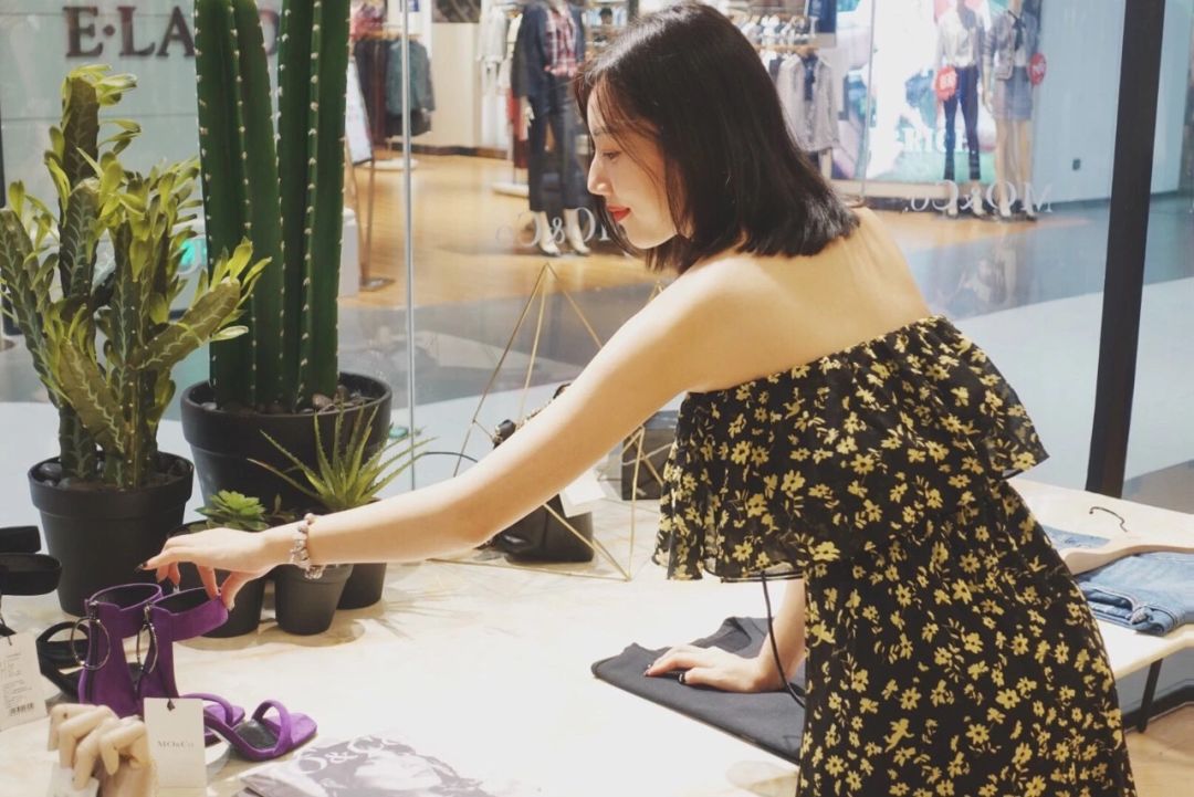 去度假穿什么衣服好看,假期出游怎么穿轻松又时髦