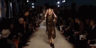 t台走秀尴尬摔倒,t台摔倒合集