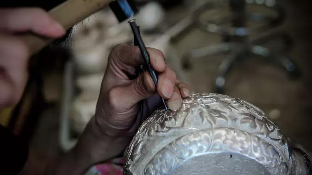 传统手工技艺银壶锻打过程,非遗全手工煅打银壶