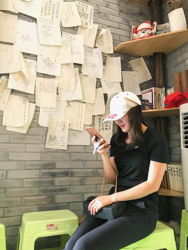 鎴愰兘80鍚庡皬浼欏紑闈㈤,鎴愰兘80鍚庡皬浼欑殑鐖嗙孩涔嬭矾