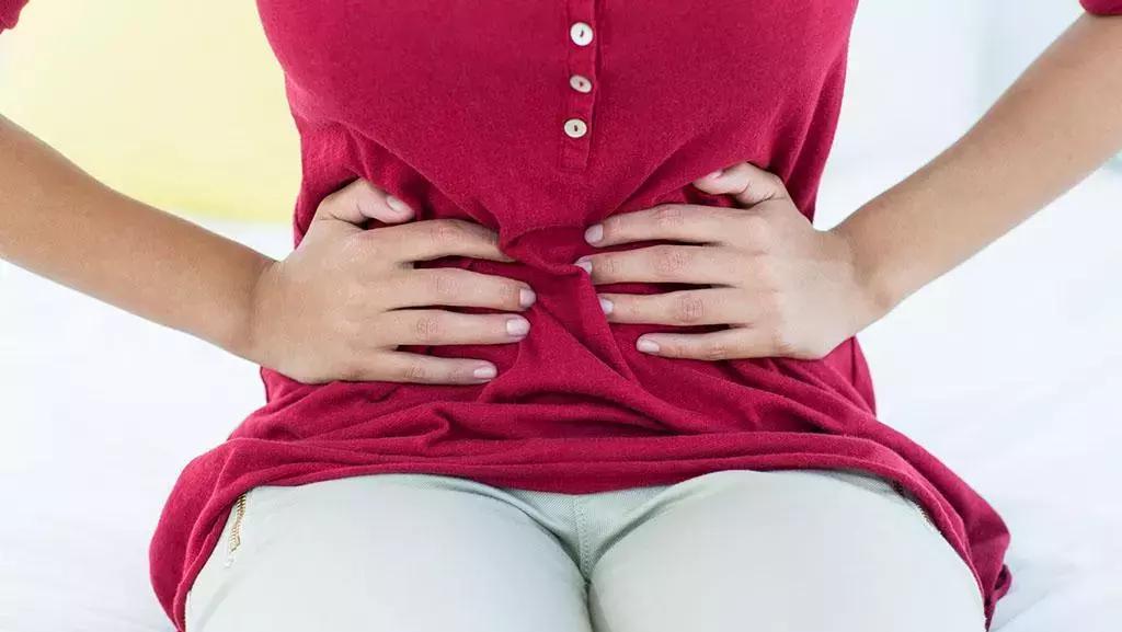 哺乳期碰到乳房该怎么办,哺乳期来例假有前兆没