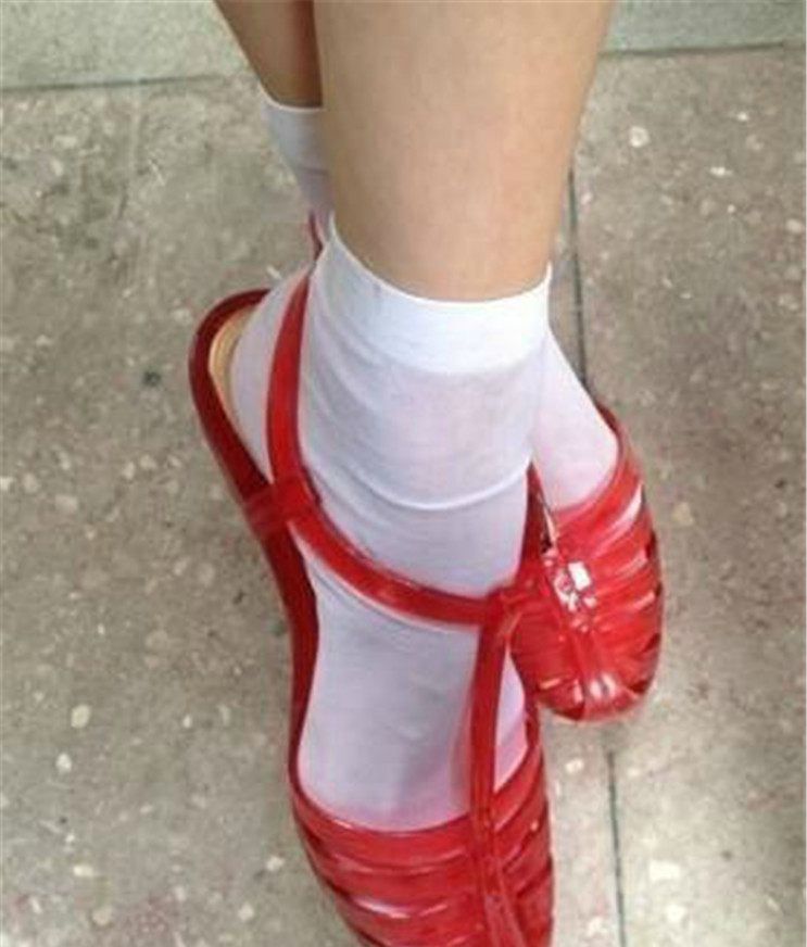 2万一个编织袋？4千一双塑料鞋？贫穷限制了我的审美……