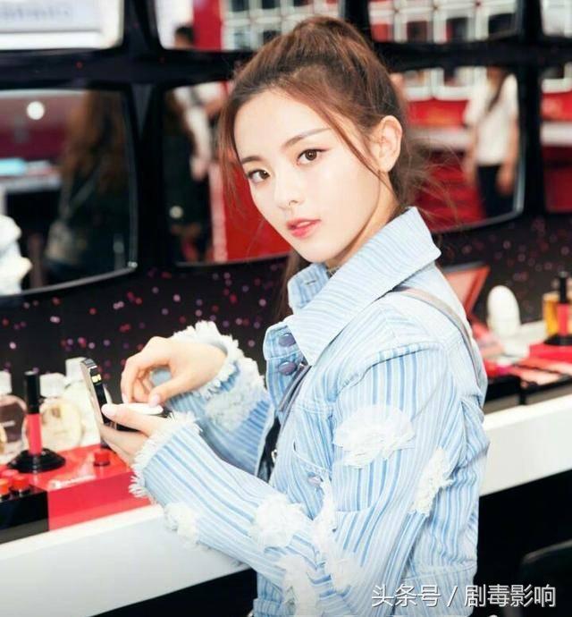 杨超越吐痰上热搜是什么梗,杨超越随地吐痰被网友吐槽