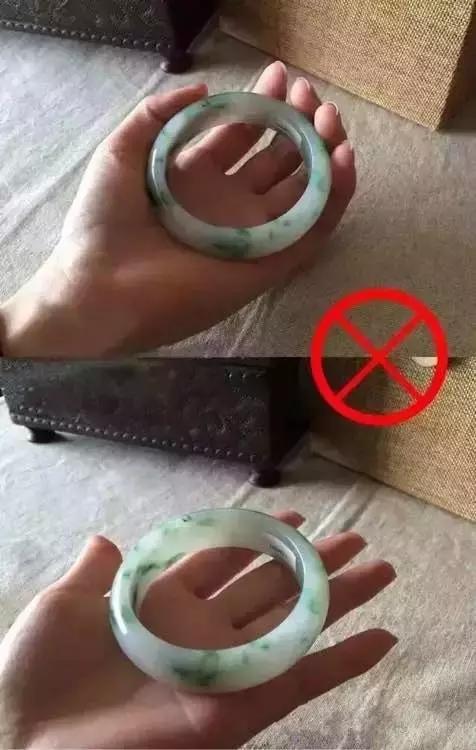 直播摔3000万翡翠手镯,女子摔碎手镯值90万老板报警后续