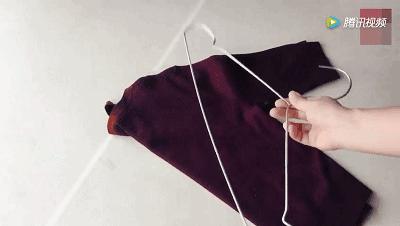 毛衣领口松垮怎么搭配,高领衣服领子松垮改小妙招